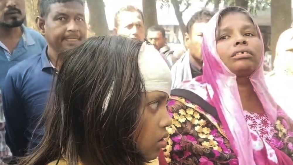 জাপার এমপি প্রার্থীর নির্মাণাধীন ভবন থেকে কাঠ পড়ে মাথা ফাটল শিশুর - Chief TV