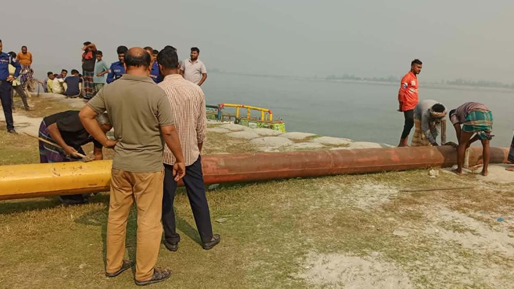 কাজিপুরে ভ্রাম্যমাণ আদালতে দুইবালু উত্তোলকারীর লাখ টাকা অর্থদন্ড - Chief TV