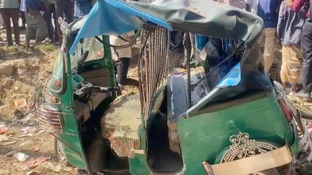 মিরসরাইয়ে ট্রাক–সিএনজি সংঘর্ষে দুইজন নিহত, আহত চার - Chief TV