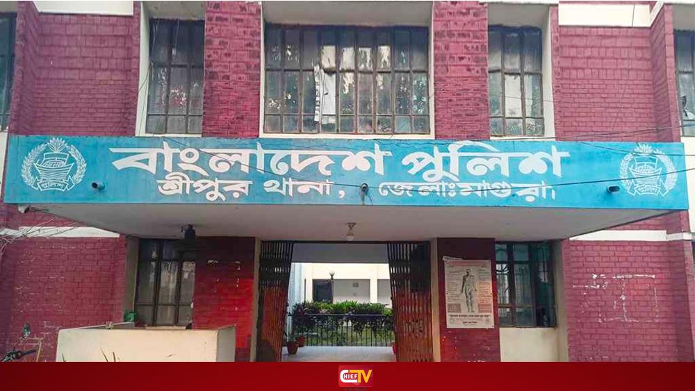 নারীর ‘ঘুষি’ খেয়ে অস্ত্র ফেলে পালাল ৩ ছিনতাইকারী - Chief TV