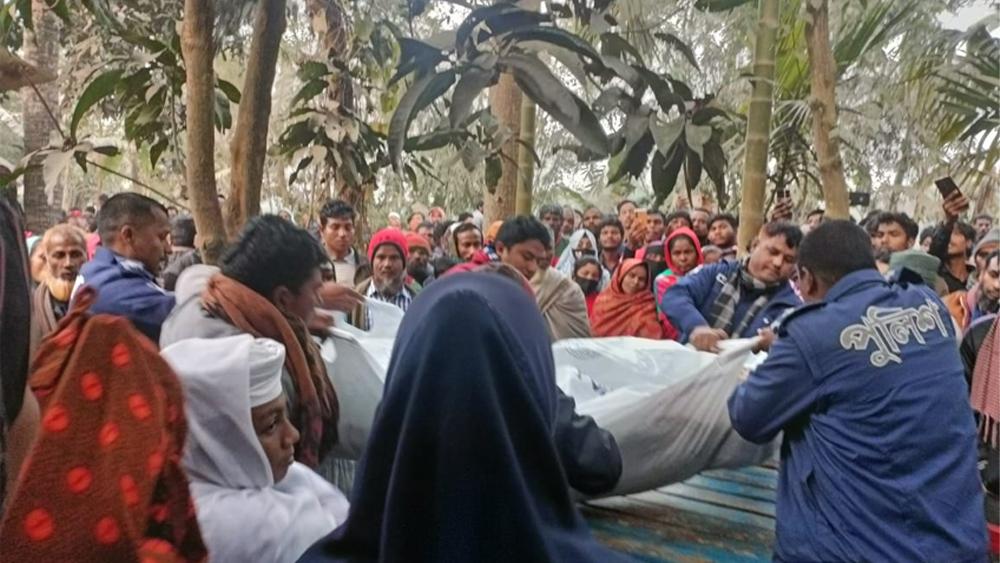 নীলফামারীতে বাড়ির উঠান থেকে বৃদ্ধার গলাকাটা মরদেহ উদ্ধার - Chief TV