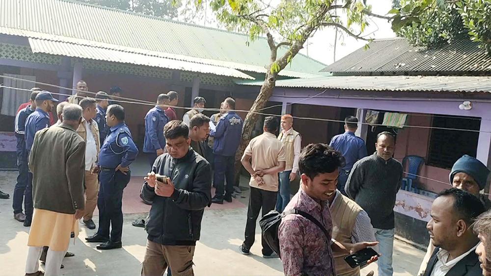 নিজ বাড়িতে পড়ে ছিল মুক্তিযোদ্ধা ও তার স্ত্রীর রক্তাক্ত মরদেহ - Chief TV