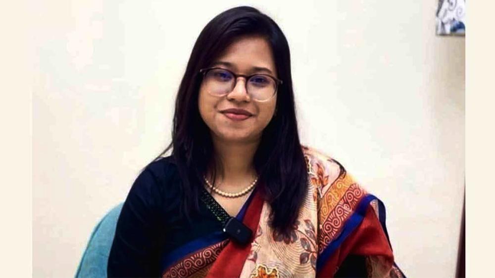 নওগাঁ-৫ আসনে নির্বাচন থেকে সরে দাঁড়ালেন এনসিপি নেত্রী মনিরা শারমিন - Chief TV