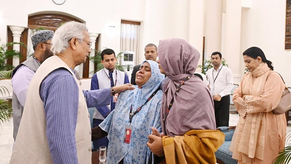প্রধান উপদেষ্টার সঙ্গে হাদির পরিবারের সাক্ষাৎ, সর্বোত্তম চিকিৎসার আশ্বাস - Chief TV