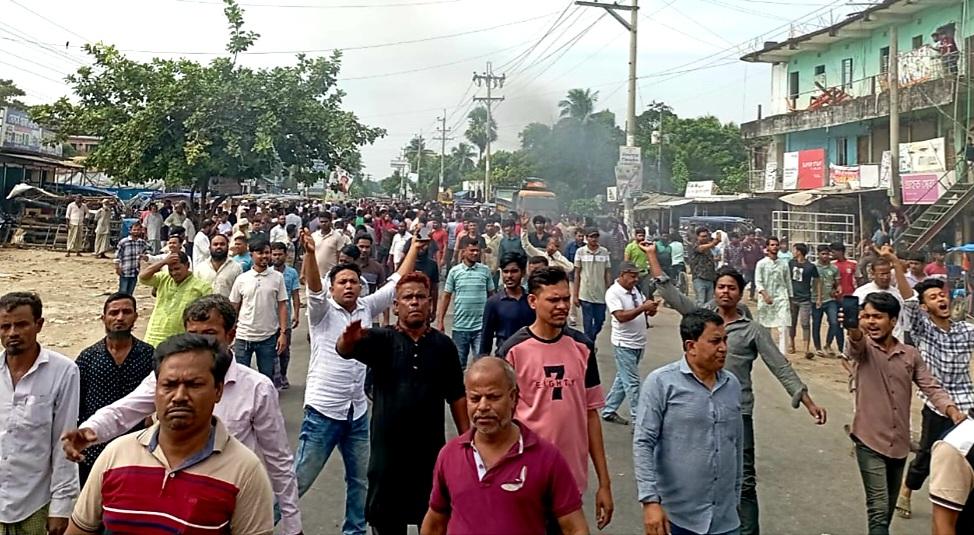 চাঁদপুরে বিএনপি নেতা হান্নানের সমর্থকদের বিক্ষোভ, সড়কে আগুন- Chief TV