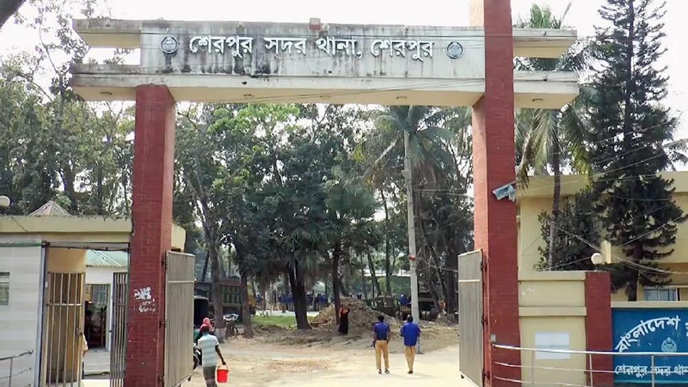 শেরপুরে ভাড়া বাসা থেকে এসআইয়ের ঝুলন্ত মরদেহ উদ্ধার - Chief TV