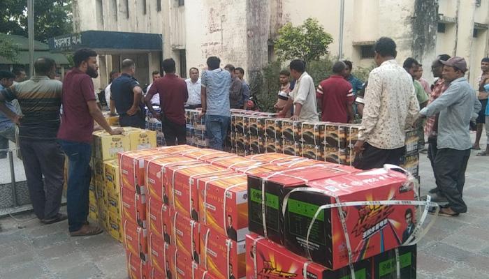 সৈয়দপুরে কাগজপত্রে অসঙ্গতি, ট্রাকভর্তি ৩০০ ব্যাটারি জব্দ - Chief TV