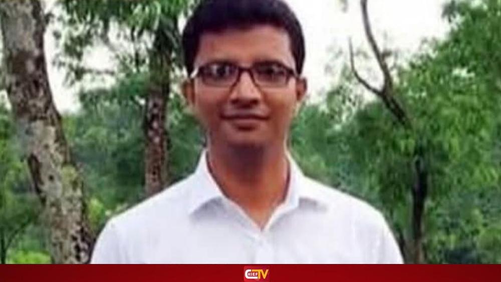 নওগাঁ সদর হাসপাতালের সামনে রাজস্ব কর্মকর্তার মরদেহ উদ্ধার - Chief TV