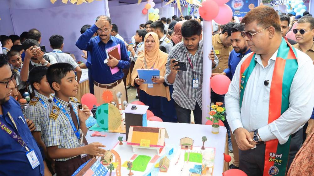 নরসিংদী রেসিডেন্সিয়াল হাই স্কুলে ‘দ্য গ্র্যান্ড সায়েন্স এক্সপো’ অনুষ্ঠিত