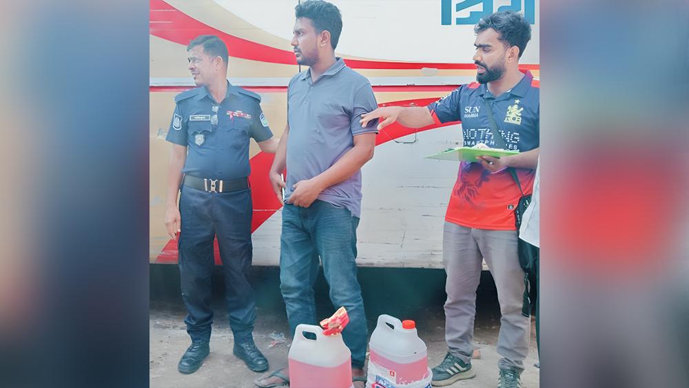 বকশীগঞ্জে অবৈধ জ্বালানি তেল ট্যাঙ্কিতে সংগ্রহের দায়ে যুবককে ১০ হাজার টাকা জরিমানা - Chief TV