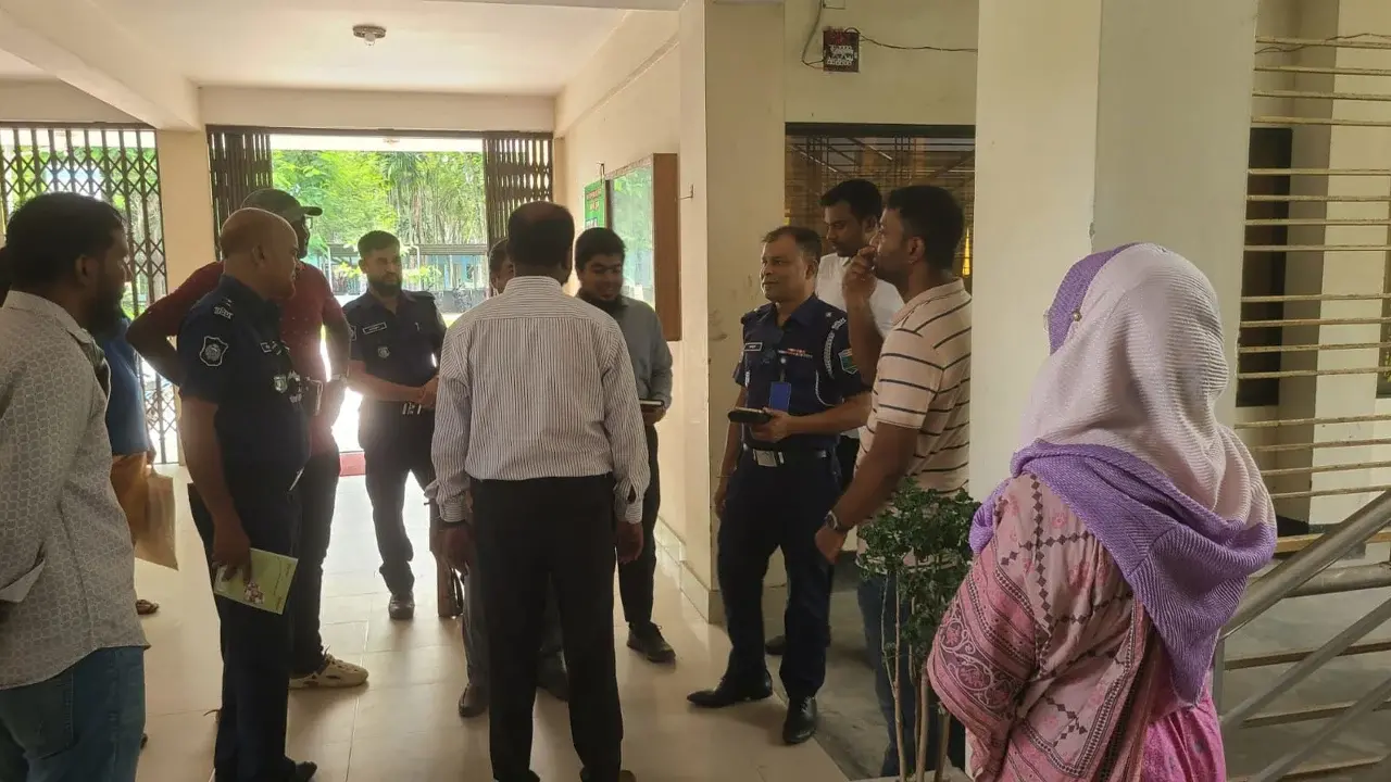 আটঘরিয়া উপজেলা পরিষদের দুই সরকারি অফিসে দুর্ধর্ষ চুরি - chief tv