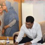 বহাল তবিয়তে ফ্যাসিস্ট হাসিনার শেষ অস্ত্র: ১৩ দফা অভিযোগে বিদ্ধ অডিটর জেনারেল নুরুল ইসলাম