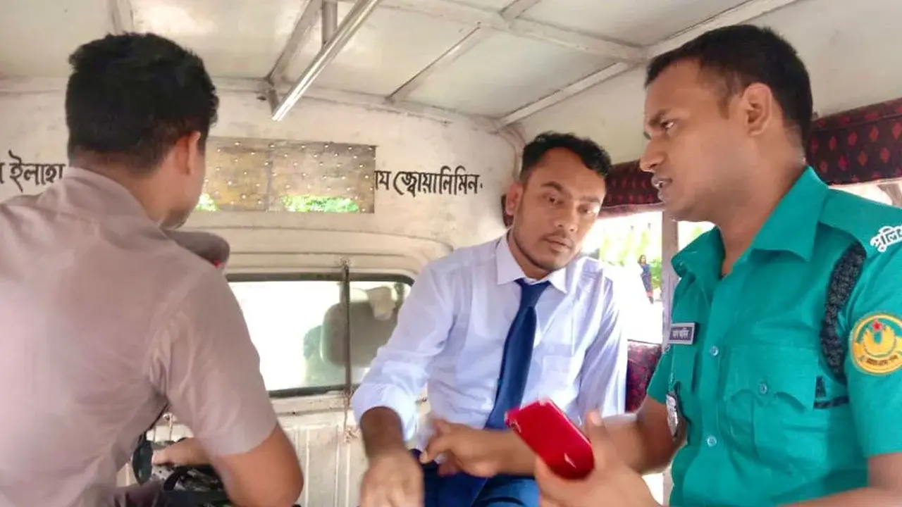 রাজশাহী কলেজে ভাইভা দিতে এসে নিষিদ্ধ ছাত্রলীগের পৌর সভাপতি গ্রেপ্তার - chief tv