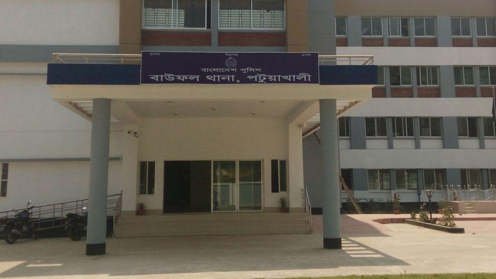 বাউফলে পানি নিষ্কাশনের নালা তৈরি নিয়ে দ্বন্দ্ব: প্রতিপক্ষের হামলায় নিহত ১ - Chief TV