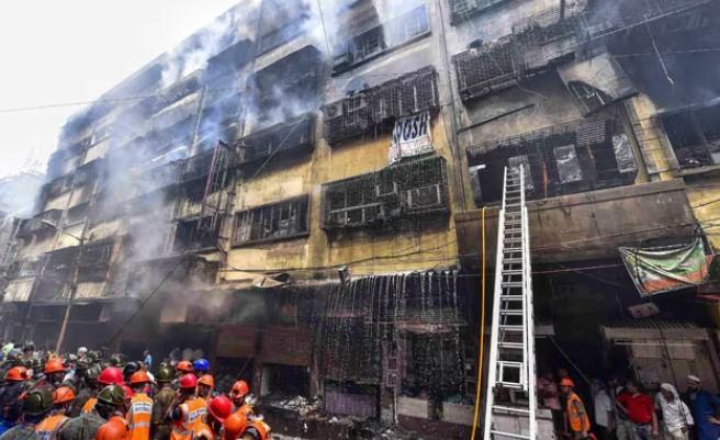 মিরপুরের পূরবী সুপার মার্কেটে অগ্নিকাণ্ড, নিয়ন্ত্রণে ফায়ার সার্ভিস - Chief TV