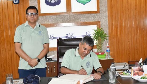 বদলগাছি থানা আকস্মিক পরিদর্শন করলেন জেলা পুলিশ সুপার - Chief TV