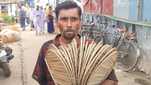 বদলগাছীতে তীব্র দাবদাহে চাহিদা বেড়েছে তালপাতার হাতপাখা - Chief TV