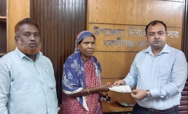 হাতির আক্রমণে নিহতের পরিবারকে প্রশাসনের আর্থিক সহায়তা - Chief TV