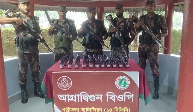 সীমান্তে ৭৫ বোতল ভারতীয় নেশাজাতীয় ইস্কাফ সিরাপ আটক - Chief TV