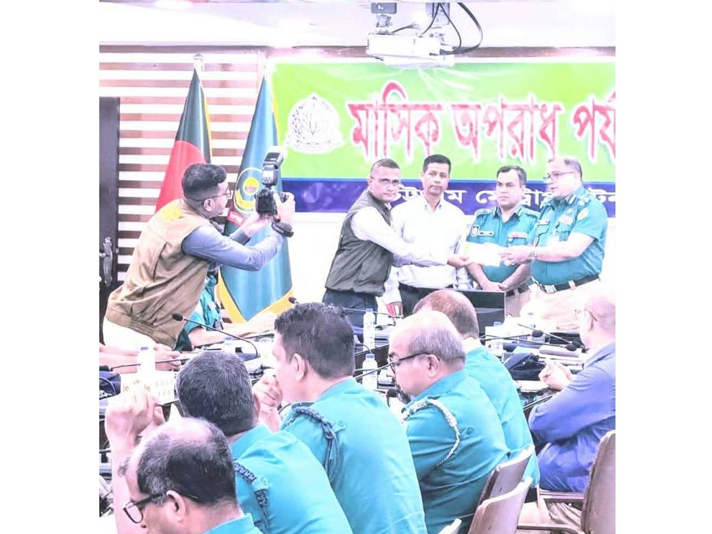 লুট হওয়া দুই পিস্তল উদ্ধারে সিএমপির সর্বোচ্চ পুরস্কার - Chief TV