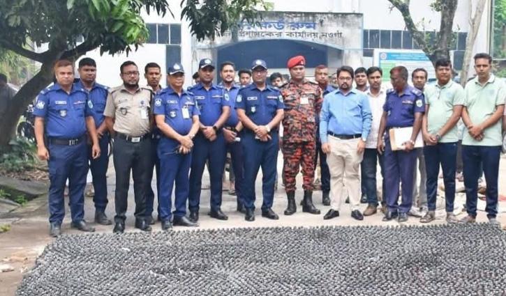আদালতের নির্দেশে বিভিন্ন সময়ে জব্দ করা ১৬ হাজার ফেনসিডিল বোতল ধ্বংস - Chief TV