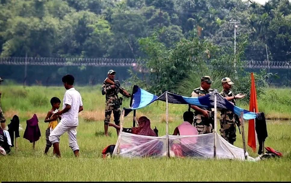 বিজিবির চাপের মুখে সীমান্তে আটকে পড়া ১০ জনকে ফিরিয়ে নিল বিএসএফ - Chief TV