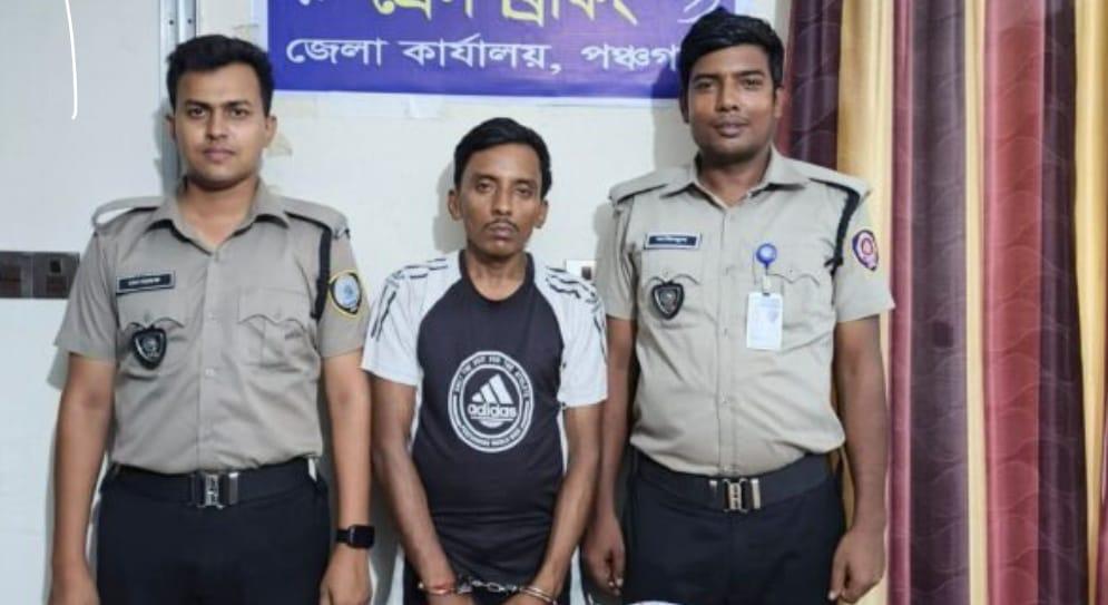 তেঁতুলিয়ায় ইয়াবা-ট্যাপেন্টাডলসহ মাদক কারবারি গ্রেপ্তার-chief tv