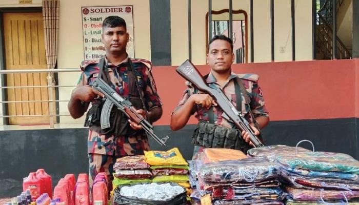 যশোর সীমান্তে বিজিবির অভিযান: ৭ লক্ষাধিক টাকার চোরাচালান মালামাল জব্দ - Chief TV