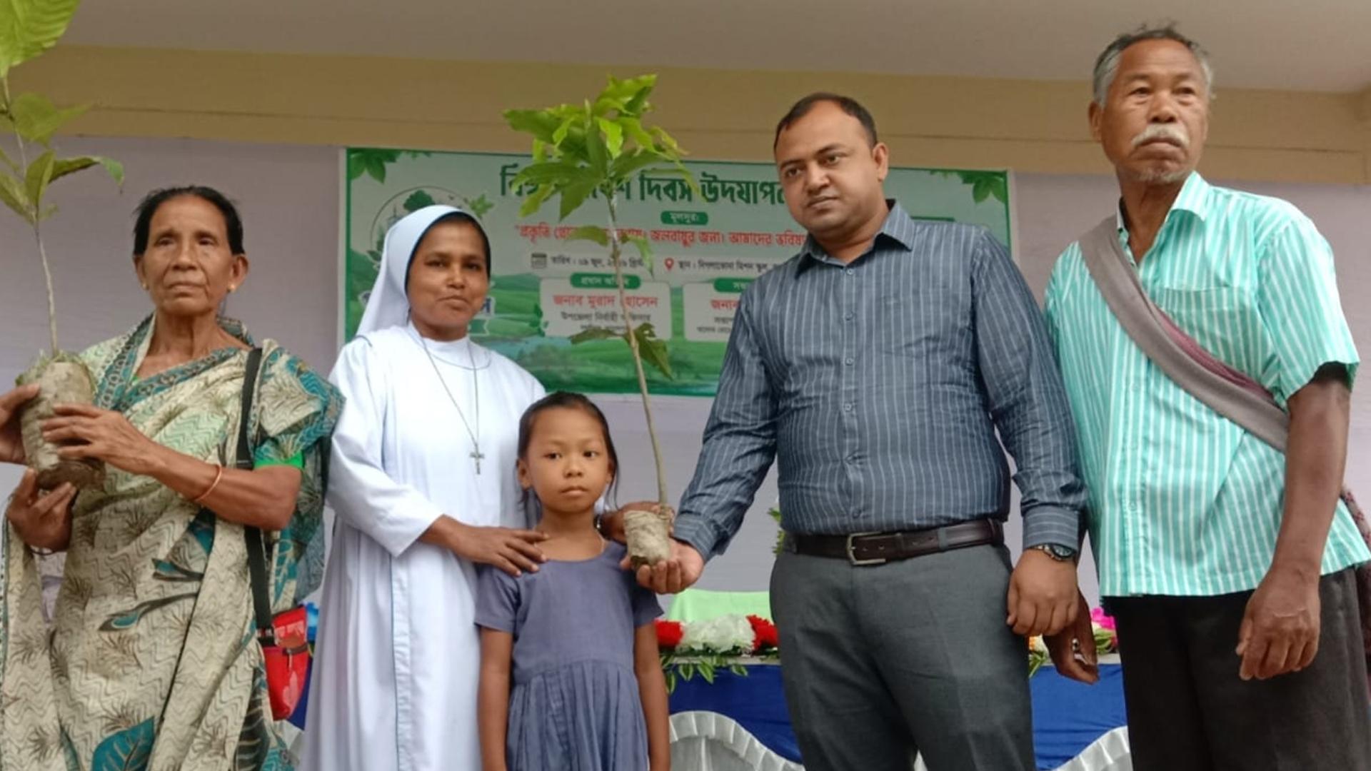 বিশ্ব পরিবেশ দিবস উপলক্ষে বকশীগঞ্জেগাছের চারা বিতরণ করা হয়েছে  - Chief TV